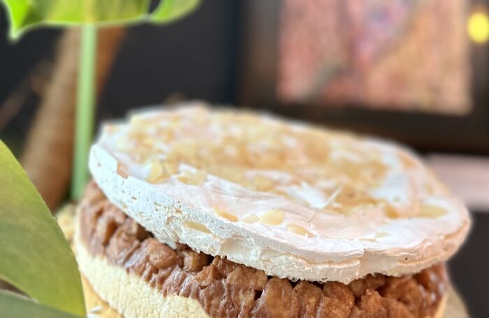 <img src="https://kawiarniafilizanki.com/wp-content/uploads/2024/09/gluten-free2.png " width="32px" > Szarlotka z bezą