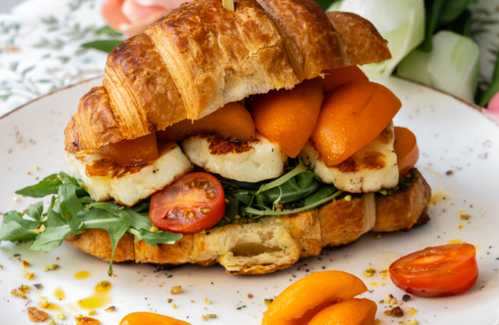 <img src="https://kawiarniafilizanki.com/wp-content/uploads/2024/09/diet2.webp " width="32px" > Croissant z bundzem